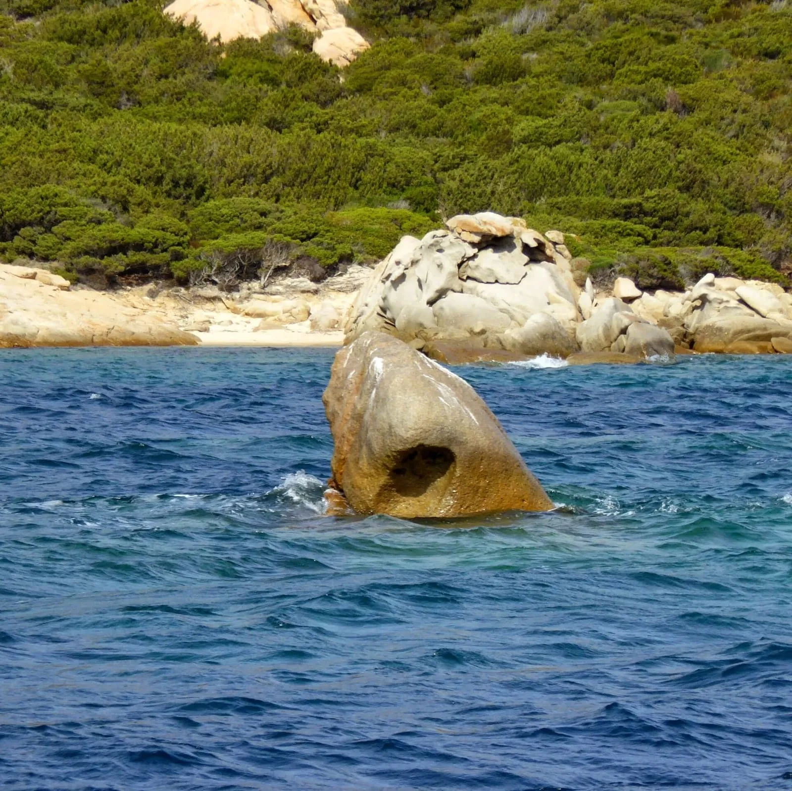 Rocce di granito modellate dal vento sull'isola di Spargi